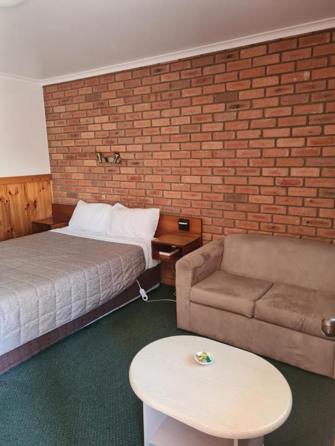 Regency Court Motel Кобрам Экстерьер фото
