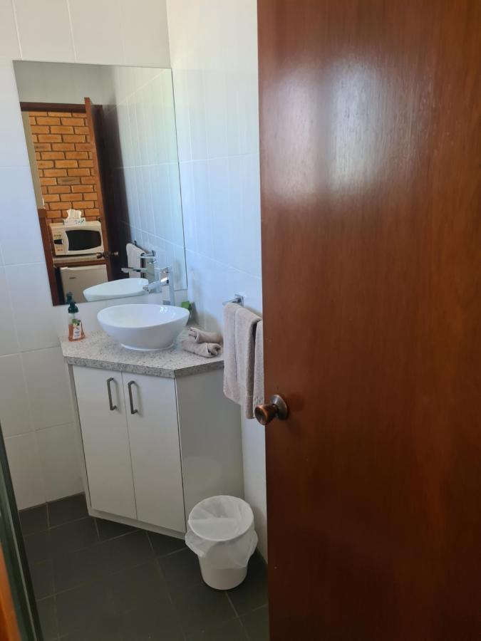 Regency Court Motel Кобрам Экстерьер фото