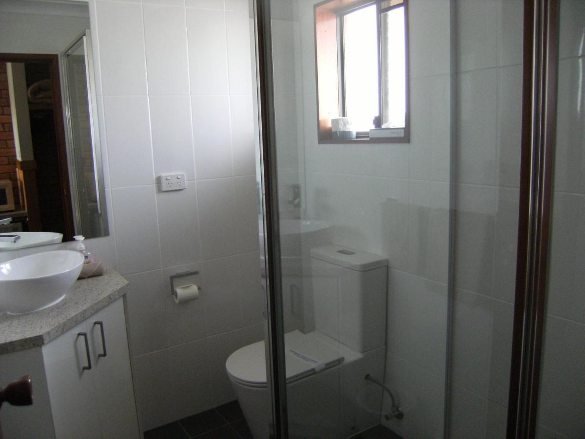 Regency Court Motel Кобрам Экстерьер фото